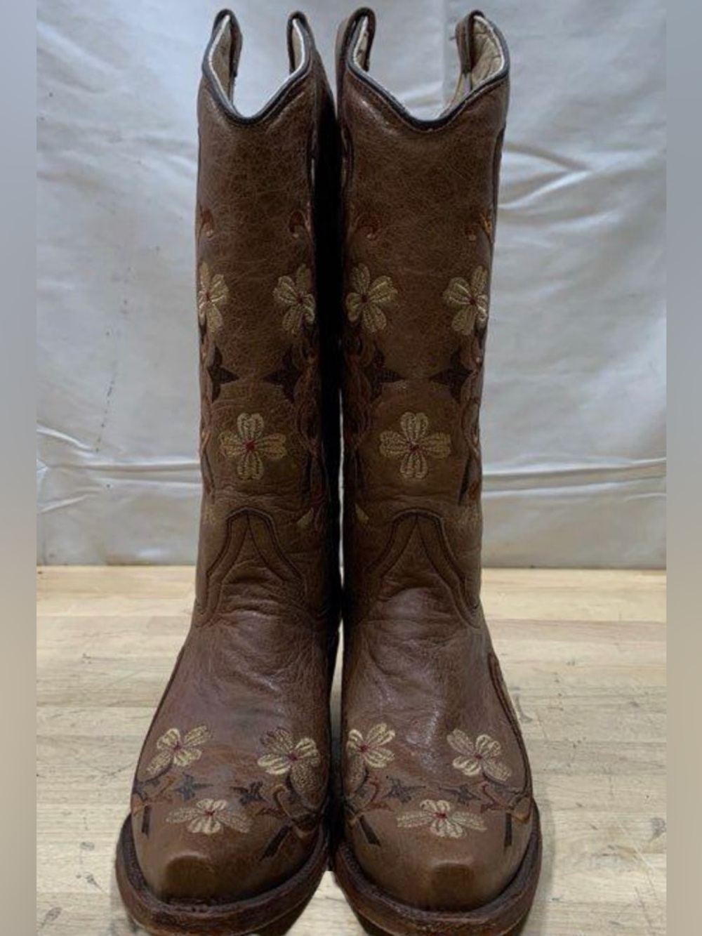 Corral Circle G Embroidered Floral Leather Cowboy Boots.  Sz 9